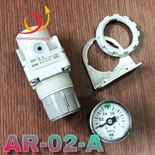 Một bộ điều áp khí nén AR-02-A SMC đầy đủ sẽ kèm the đồng hồ G36-10-01 và bộ gá AR22P-270AS
