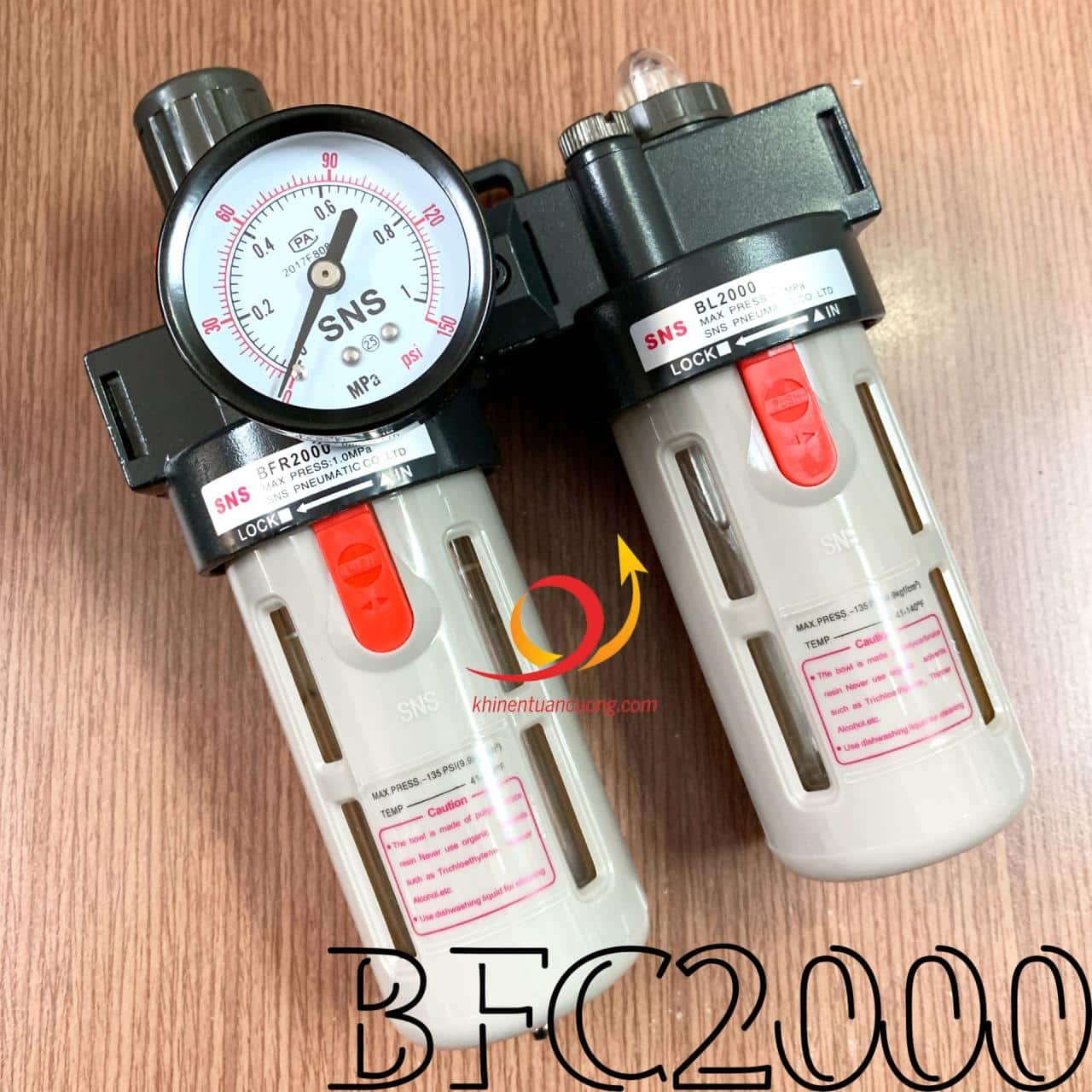 Ảnh thực tế bộ lọc đôi kết hợp BFC2000 kết hợp giữa cốc lọc đơn kèm điều áp BFR2000 và cốc châm dầu BL2000