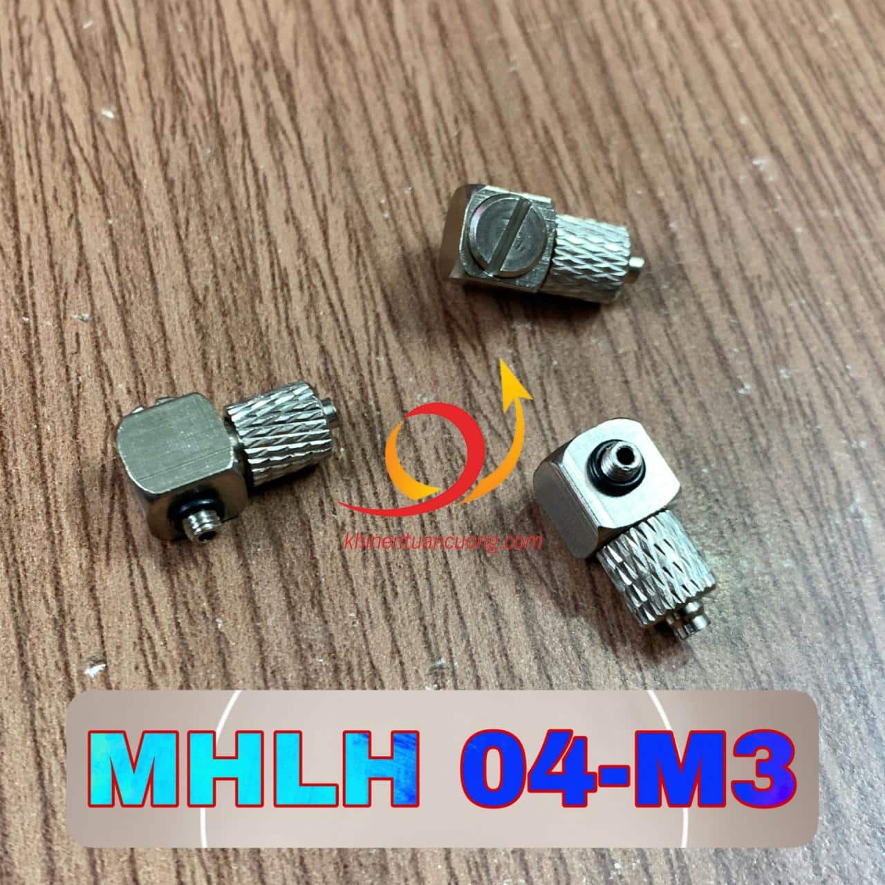 MHLH 04-M3 là chiếc cút ren góc có bắt vít để giữ dây hơi phi 4 và phần ren là M3. MHLH 04-M3 sẽ rất phù hợp với những chiếc xylanh di chuyển nhiều, cần sự chắc chắn ở đầu ngậm dây hơi.