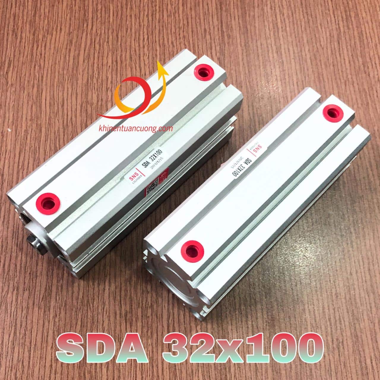 Ảnh thực tế xilanh compact ren trong hành trình 10cm model SDA32x100 SNS