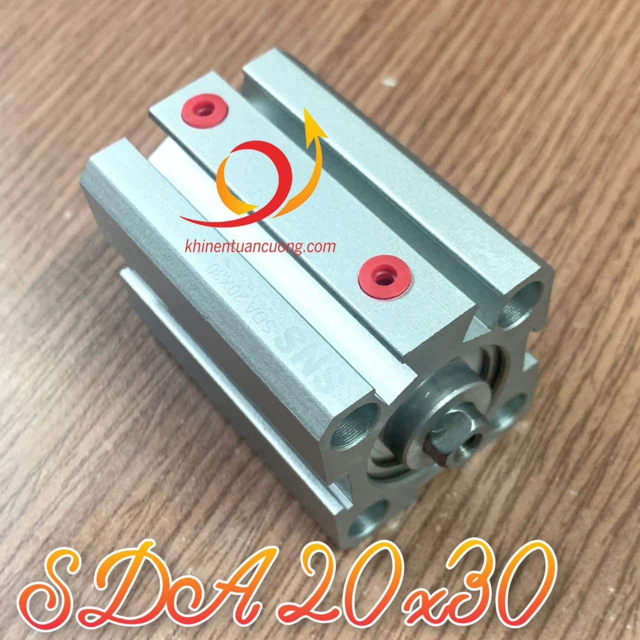 Xylanh SDA20x30 thuộc dòng compact cỡ nhỏ với đường kính pít tông 20mm, hành trình 30mm và không có vòng từ bên trong