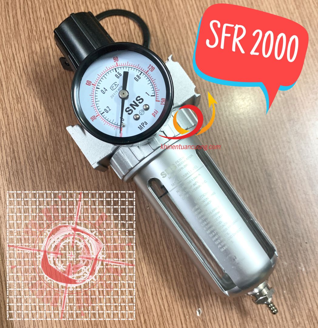 Bộ lọc đơn kèm điều áp SFR-200 có tác dụng điều chỉnh áp suất cấp vào van điện từ hoặc xylanh, đồng thời lọc bớt một phần khói bụi cũng như hơi nước có trong khí nén.