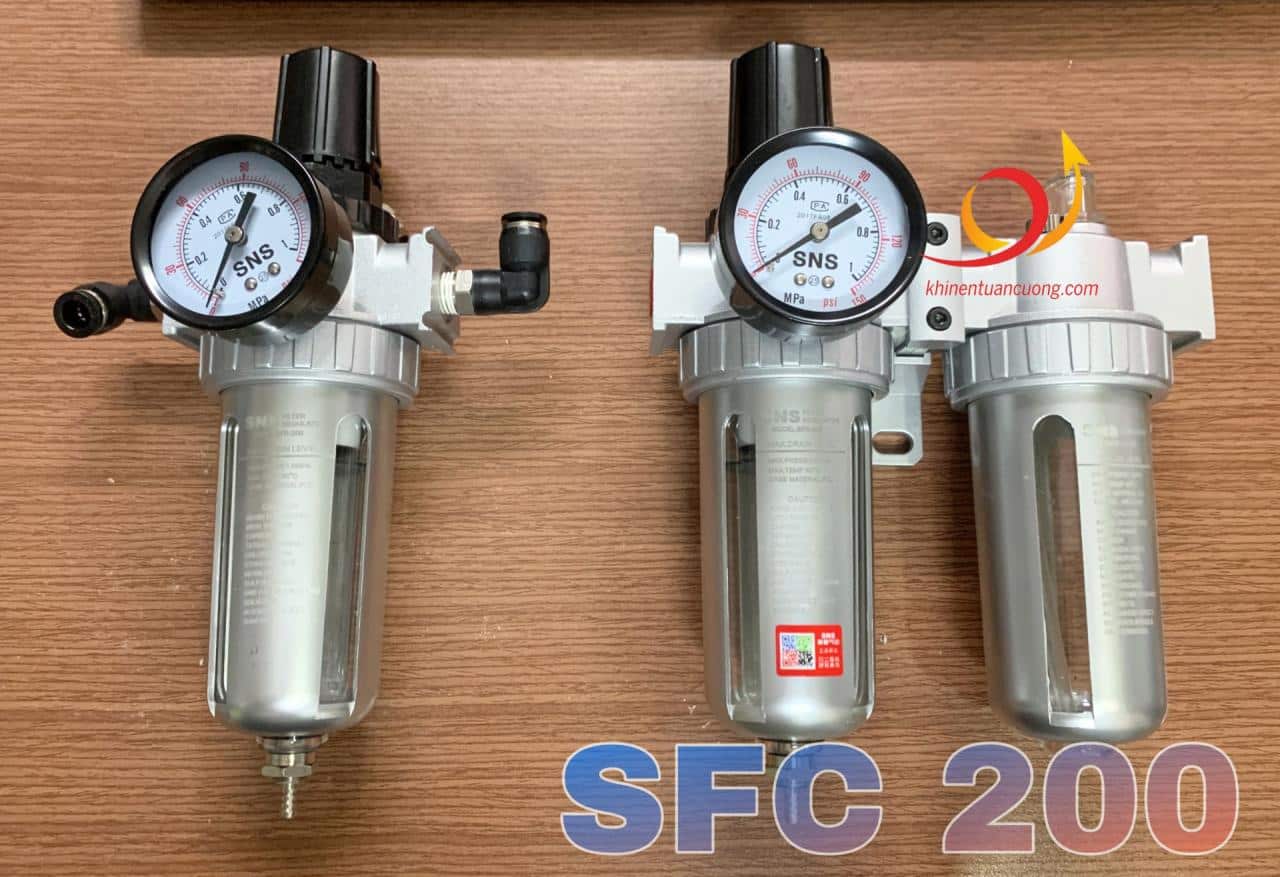 SFR-200 là một phần của bộ lọc đôi kết hợp giữa lọc khí và châm dầu SFC-200. Bạn có thể thay thế từng bộ phận của bộ lọc đôi này mà không ảnh hưởng tới phần còn lại