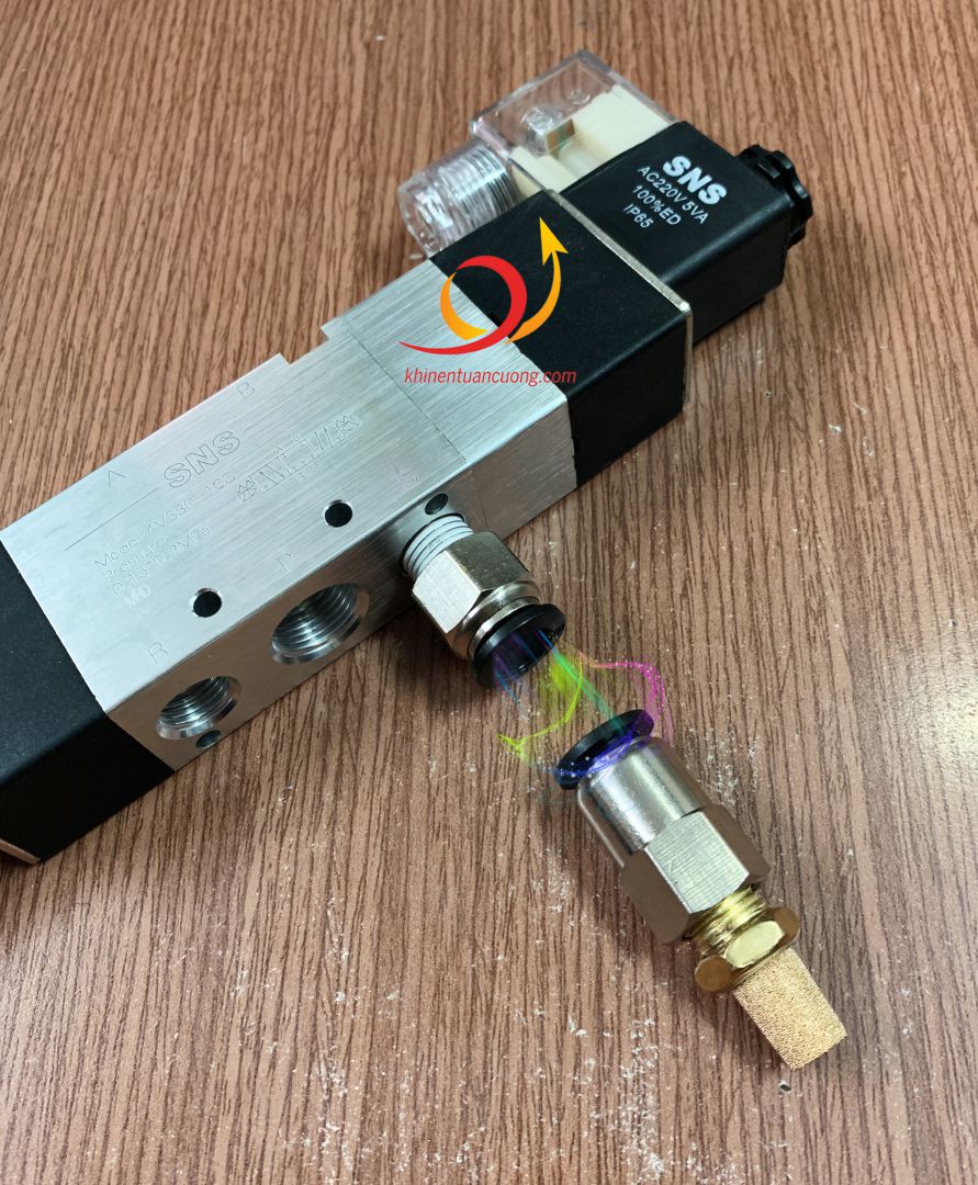 Bạn có thể ứng dụng cút PCF10-02 trong việc nối dài khu vực giảm âm của van điện từ 4V330C-10 để tạo sự thuận tiện cũng như êm ái cho hệ thống