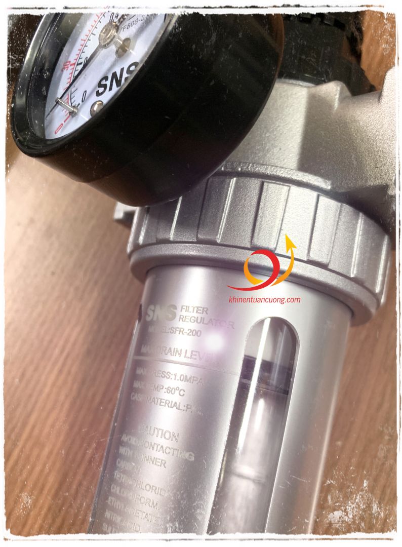 Do được khắc lazer lên trên thân sản phẩm nên model SFR-200 đến từ SNS hơi khó nhìn 1 chút