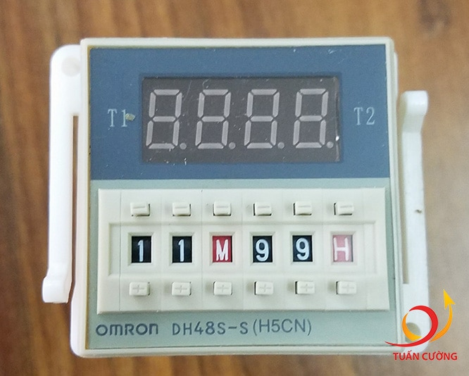 Mặt hiển thị rơ le thời gian Omron DH48S-S (H5CN) gồm Đế