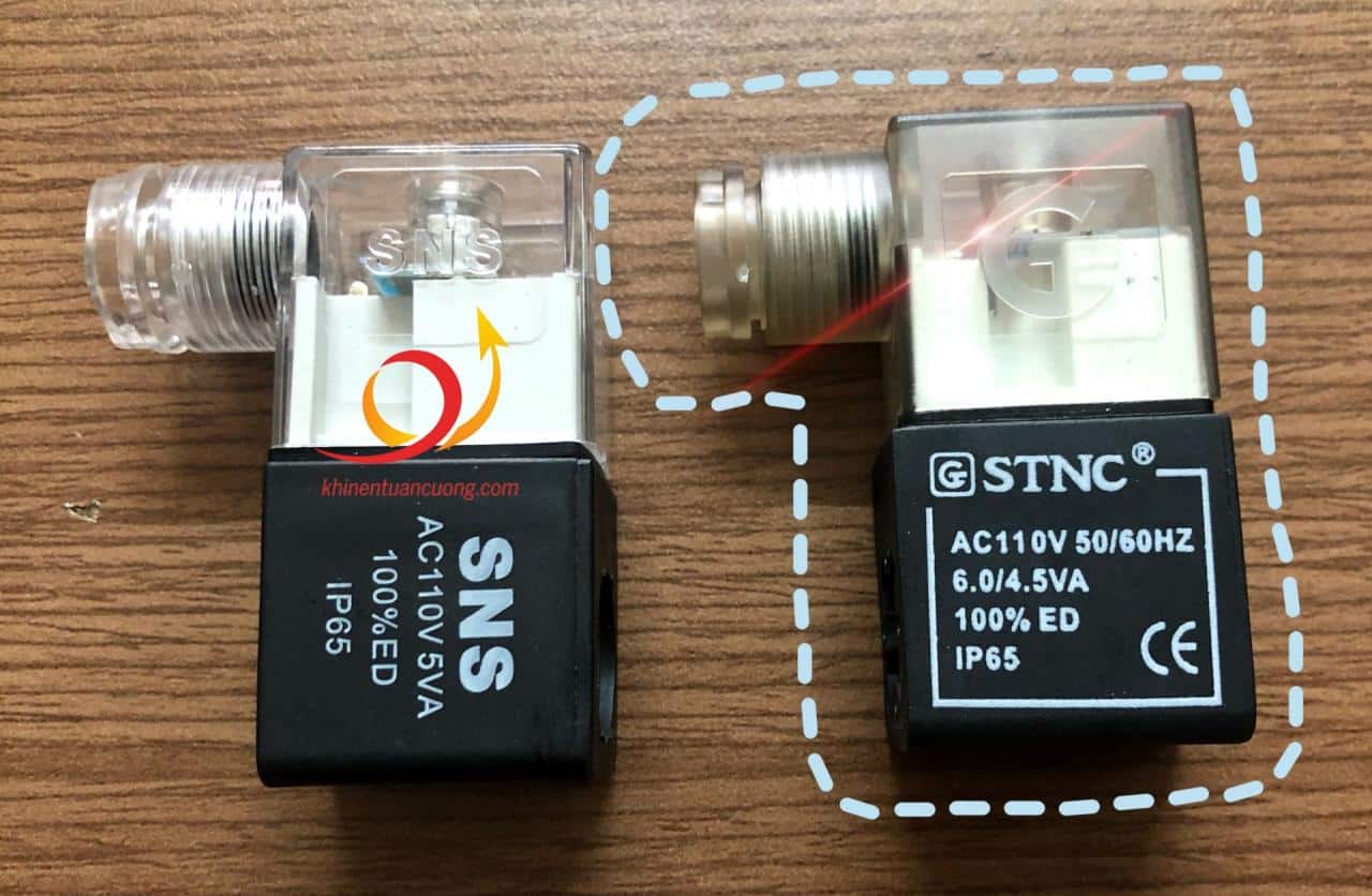 Đặt cạnh cuộn coil AC110V đến từ SNS, chúng ta gần như không thể tìm thấy sự khác biệt về kích thước