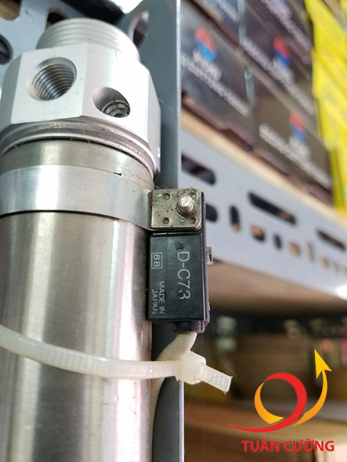 Ứng dụng thực tế cảm biến sensor xi lanh D-C73 hãng SMC