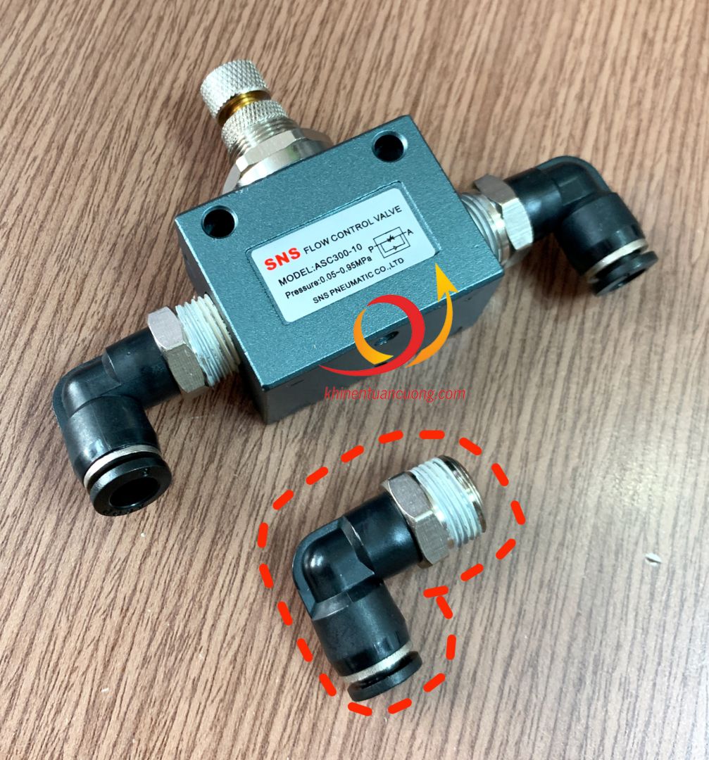 Cút nối ren góc PL8-03 rất phù hợp khi dùng với van tiết lưu một chiều trên hệ thống như ASC300-10 đến từ SNS