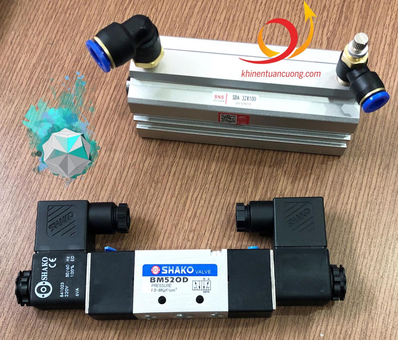 Để điều khiển xylanh SDA 32x100, bạn có thể dùng van điện từ 2 đầu điện mã BM520D đến từ thương hiệu SHAKO Đài Loan