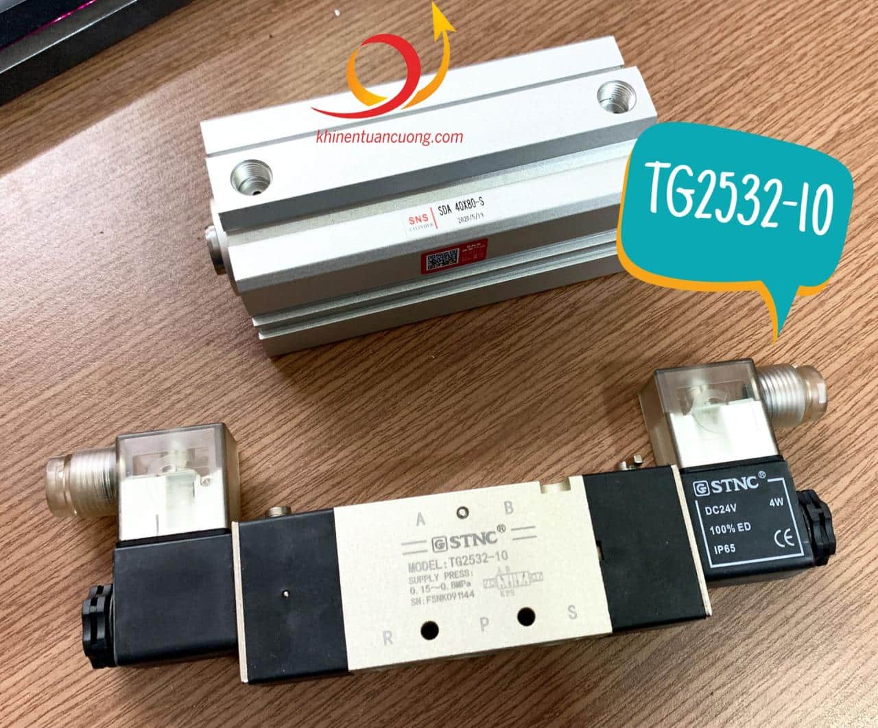 Để điều khiển xylanh SDA40x80-S, chúng ta có rất nhiều cách thức khác nhau như dùng van 5/2 một đầu điện hay 2 đầu điện như TG2532-10 đến từ thương hiệu STNC