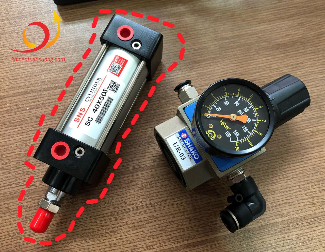 Ứng dụng điều chỉnh áp suất của van điều áp UR-03 trong việc cấp khí cho xylanh SC40x50S có từ SNS